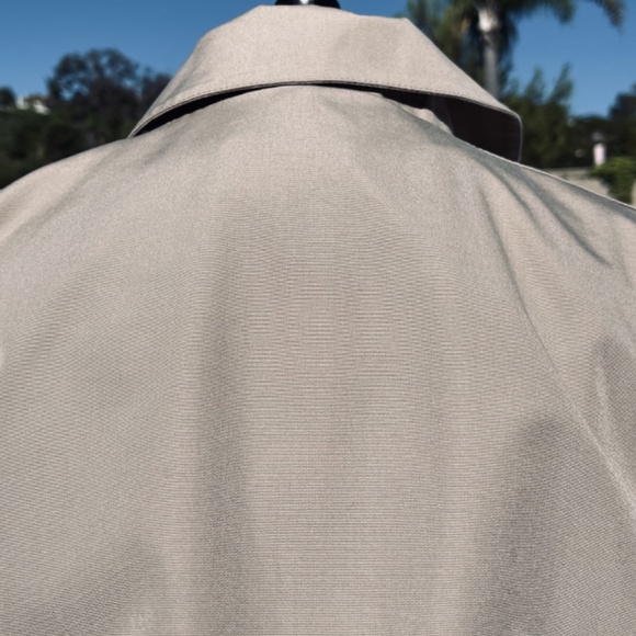 LONDON FOG Women's Trench Coat US 10 reg. Tan color Lined in plaid just in time! - Picture 6 of 10